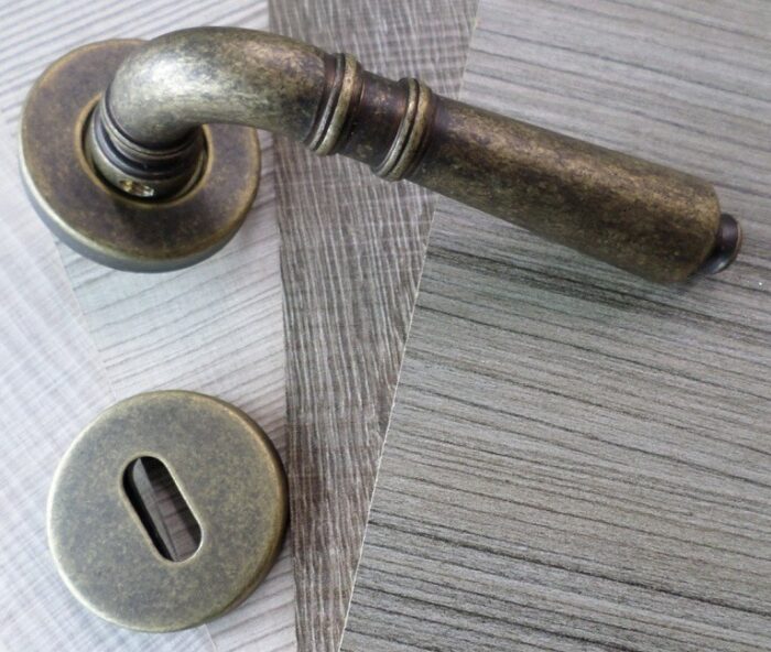 maniglia in bronzo antichizzato