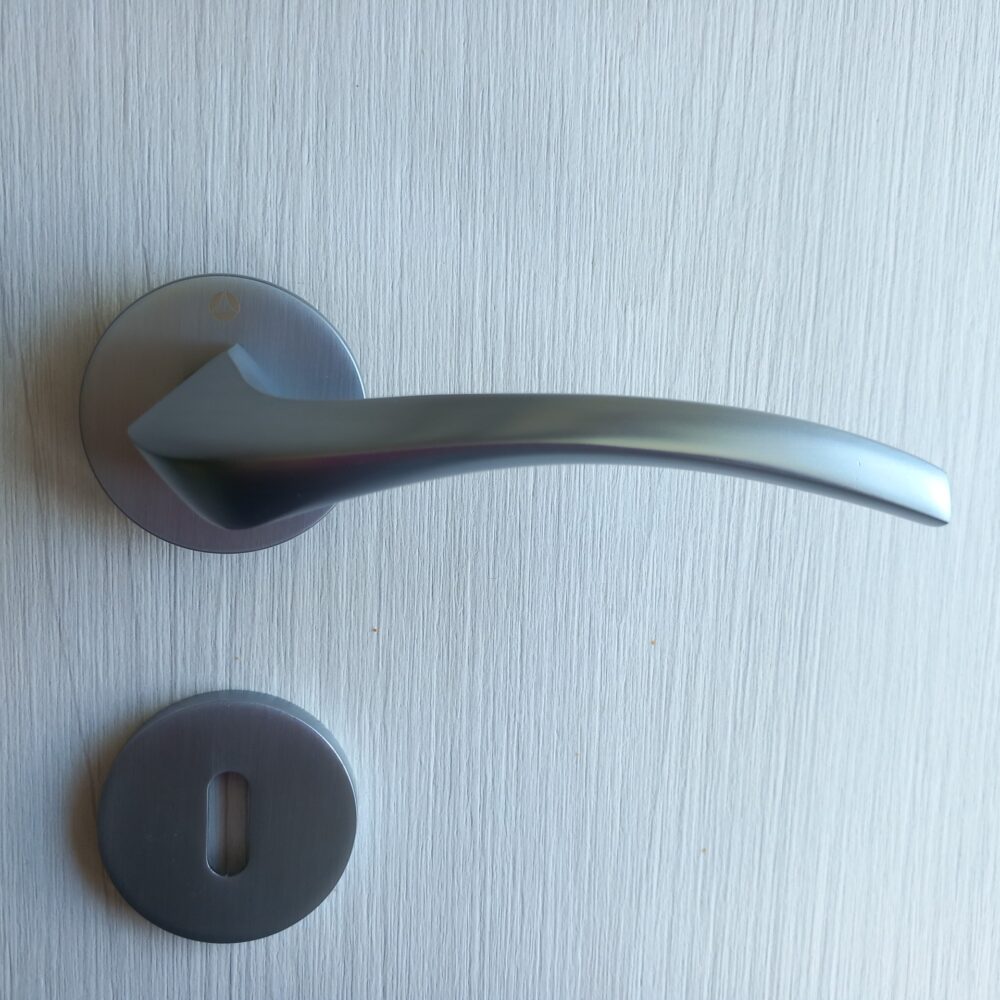 Maniglie in cromo satinato design moderno morbido - immagine 4